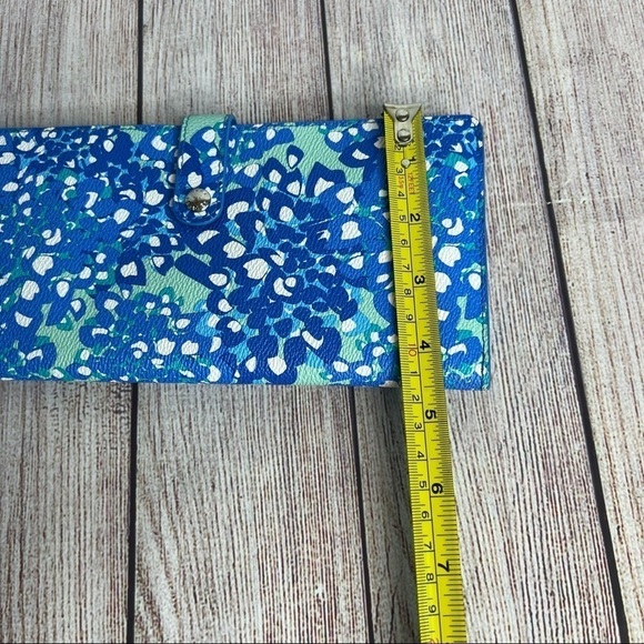 Vera Bradley Vinyl Wallet - Picture 3 of 7